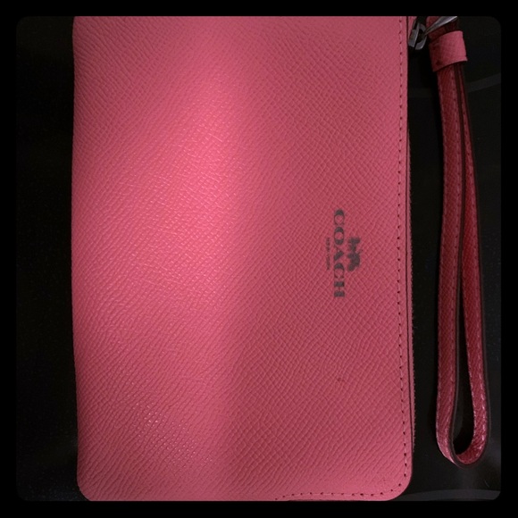 Coach Wristlet NWT pink - Picture 1 of 4